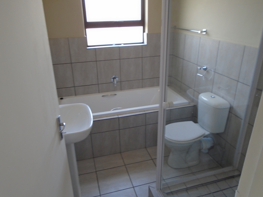 To Let 3 Bedroom Property for Rent in Stellendale Western Cape
